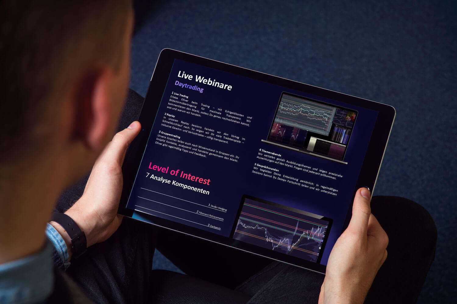 Mann liest die digitale Daytrading-Broschüre der TradeNeon Academy auf einem Tablet
